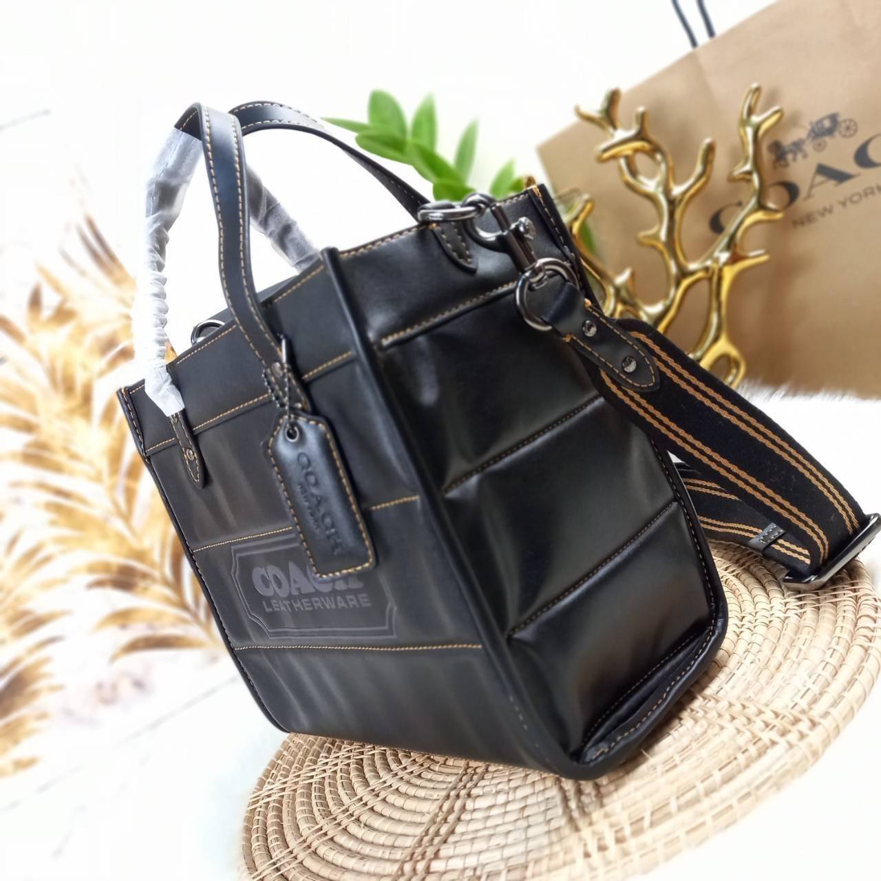 COACH CASUAL STYLE STREET STYLE 2WAY PLAIN LEATHER ELEGANT STYLE (C6958 C6852) 🌺 ที่สุด! ของที่สุด!! กระเป๋าถือ กระเป๋าสะพายรูปทรงสุดฮิต สุดคลาสสิค รุ่น UNISEX ที่ชิคๆ สบายๆ ได้ทั้งชายและหญิง// วัสดุหนังแท้ทั้งใบ ตัดเย็บด้วยหนังเนื้อนุ่มพิเศษ หนา 
