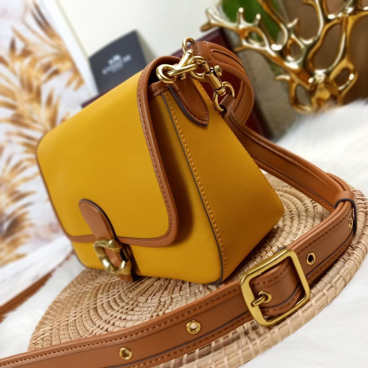 COACH SOFT TABBY SHOULDER BAG (C4823//C5261) กระเป๋าถือ กระเป๋าสะพาย ที่ใครๆก็เข้าถึงได้ หรูหรา คลาสสิค ลุคเรียบร้อย แต่ความสวยไม่น้อย! ดาเมจความลุคผู้ดีรุนแรงมาก!!เกินต้าน!!// วัสดุหนังแท้ทั้งใบ หนังเรียบ หนังนิ่มมากๆ อยู่ทรงสวยมากๆด้วย// ด้านในโล่งกว้าง