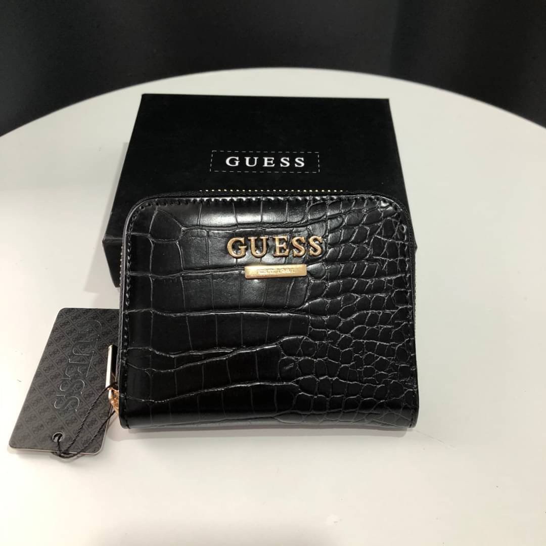 GUESS Basic Women Small Wallet กระเป๋าสตางค์แบบสั้น อะไหล่ทอง หนังปั้มลายสวยหรู