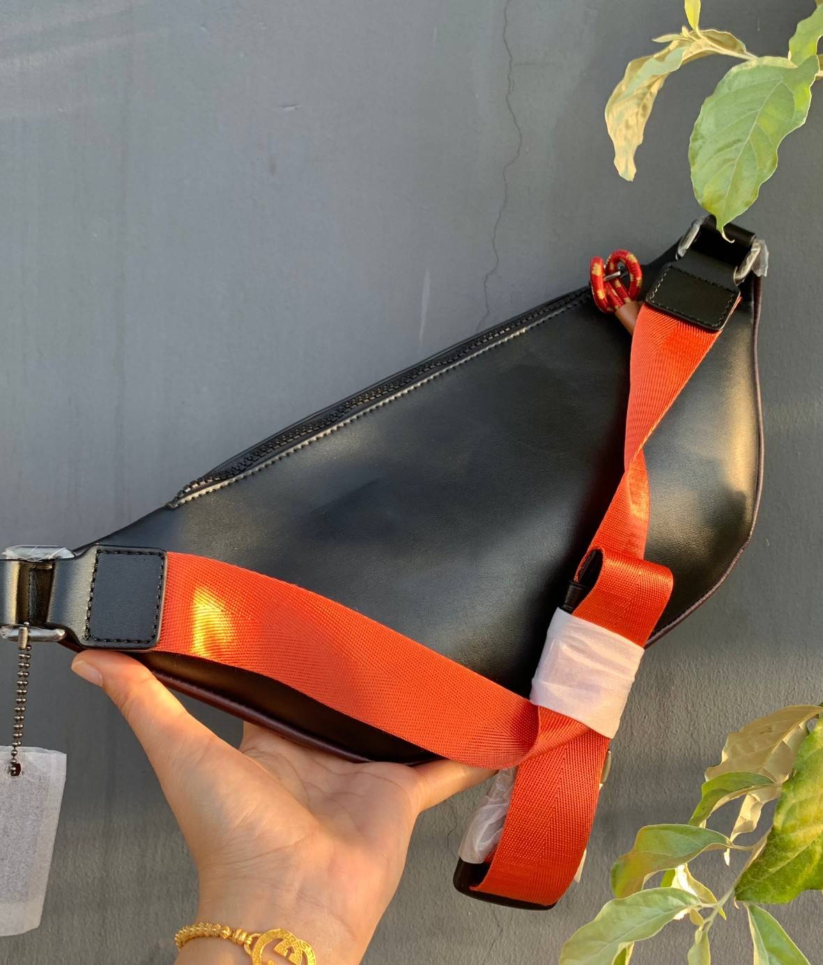 OUTTLET 】Coach Belt Bag ใบใหญ่คะ! Coach Rivington Belt Bag In Colorblock With Coach Patch C78947 สีเข้าใหม่ ได้ใจหนุ่มๆกันเลยค่าา 🌈สีจริงสวยมากค่ะ😘 กระเป๋าคาดอกด้านหน้า//คาดไปทางด้านหลัง//หรือคาดเอวได้ ตามแต่ความถนัดได้เลยนะคะ หนังแท้ นิ่ม