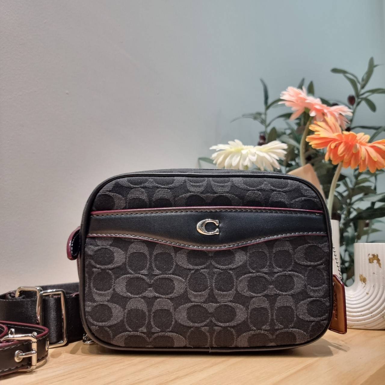 COACH CE744 CAMERA BAG IN SIGNATURE DENIM กระเป๋าสะพายข้างรูปทรงสวยคลาสสิค BLACK MULTI เกรดท็อปออริ เกรดดีสุด สลับแท้ 1:1