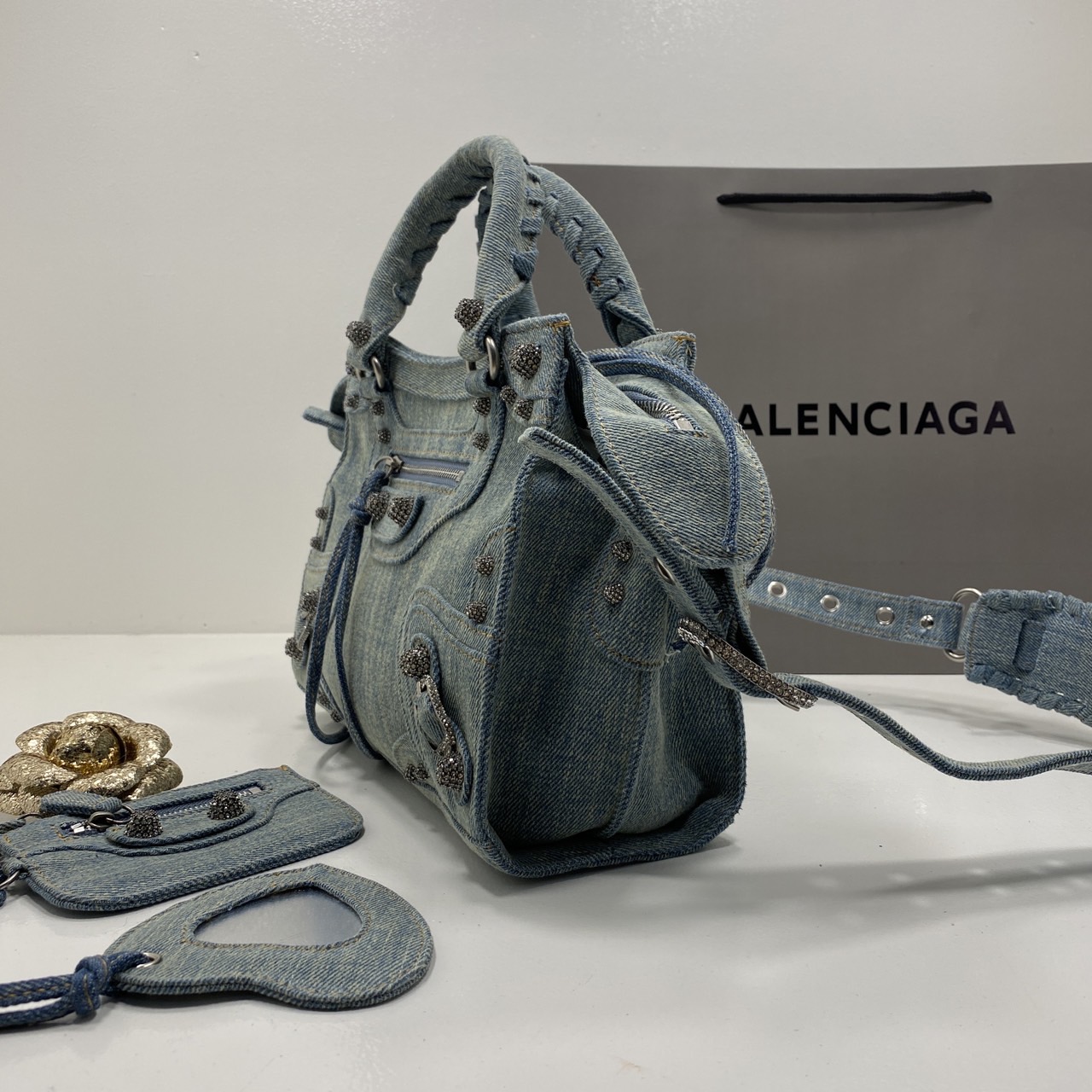 Balenciaga NEO CAGOLE XS HANDBAG DENIM IN BLUE aged-silver hardware with rhinestones กระเป๋าสะพายเดนิม สวยเท่ ประดับหมุดเพชร เกรดออริ 1:1 สลับแท้ ใช้งานต่างประเทศได้