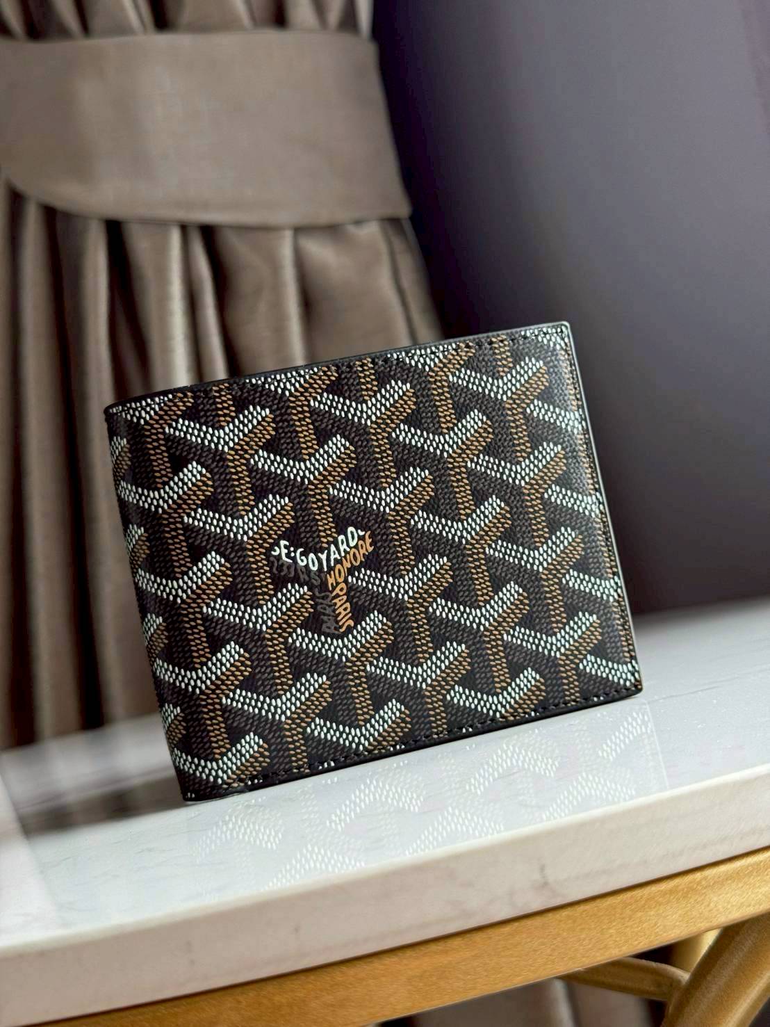ORI หนังแท้ | Goyard Victoire Wallet กระเป๋าสตางค์ Victoire ขนาดกะทัดรัดและเหมาะสําหรับการจัดสำหรับการ์ดและธนบัตร ลวดลายสุดคลาสสิคของกระเป๋าเป็นเอกลักษณ์ที่ทุกคนจดจำได้
