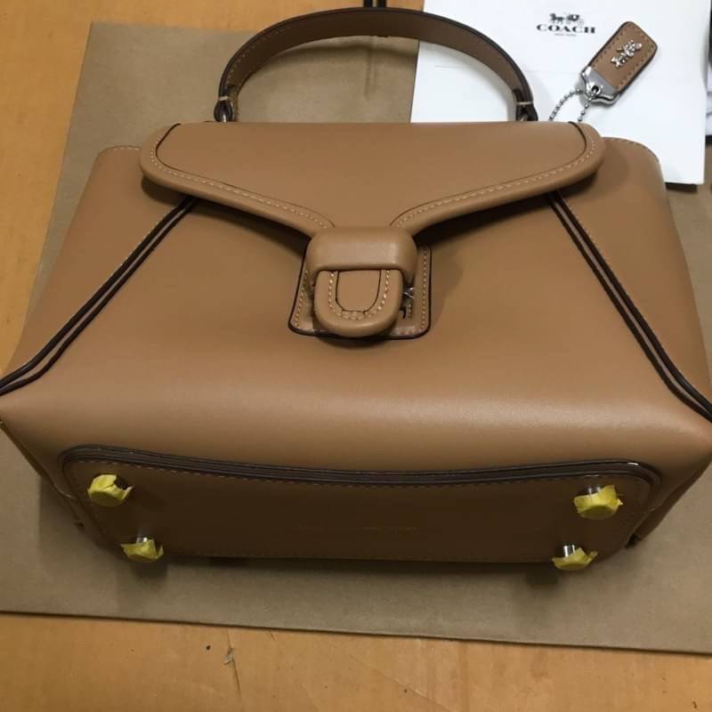 COACH COURIER CARRYALL 23 IN COLORBLOCK SIGNATURE CANVAS พร้อมส่ง 7 แบบ พร้อมส่ง ลุคดูไฮสุดๆค่ะ! กระเป๋าสะพายหนังหรูหราและคลาสสิค หนังแท้ชั้นดีที่สุด น้ำหนักเบา หนังสวยมากก สัมผัสแล้วหลงรักแน่นอนจ้าา😘