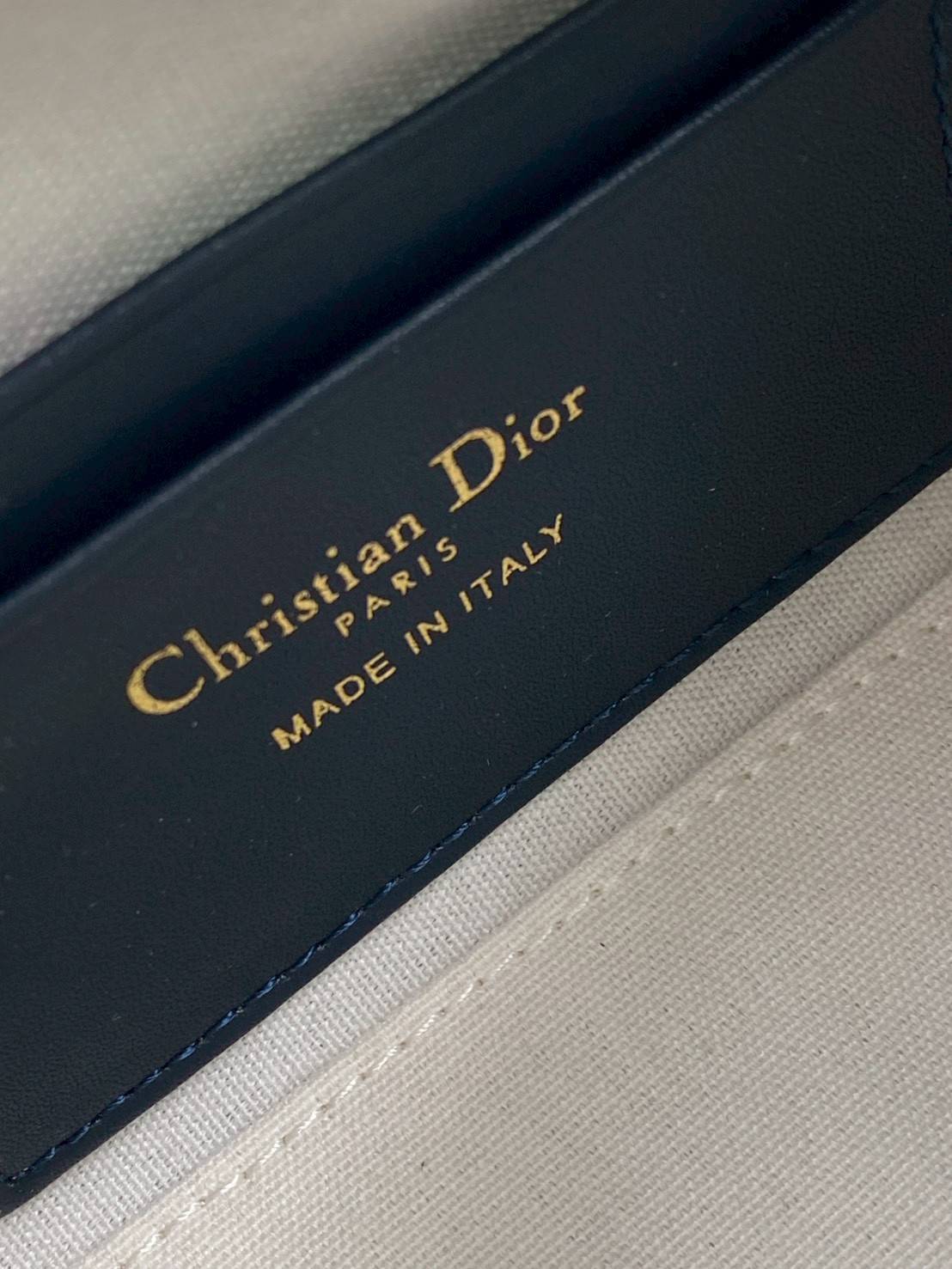 ORI หนังแท้ | DIOR Mini 30 Montaigne Cigale bag / DIOR Mini Miss Caro Cigale bag กระเป๋าสะพายไหล่ทรงโฮโบ ขนาดมินิเสริมไลน์ 30 Montaigne ด้วยรูปทรงทันสมัยและประณีตบรรจง