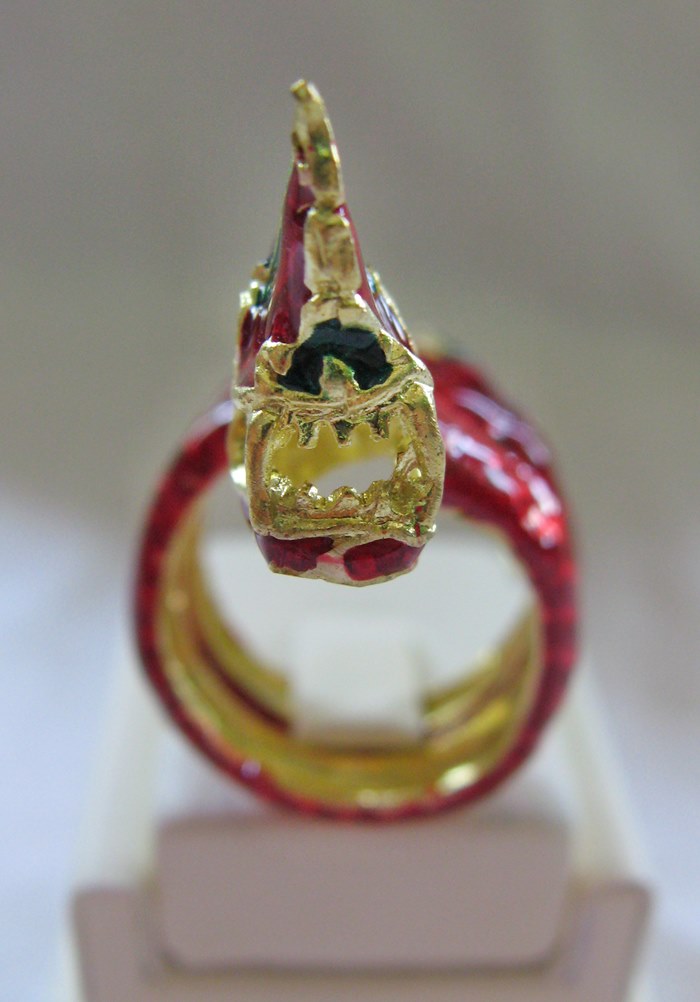 แหวนพญานาคเกลียวเนื้อทองเหลืองลงยาสีแดง เสริมบารมี โชคลาภค่ะ