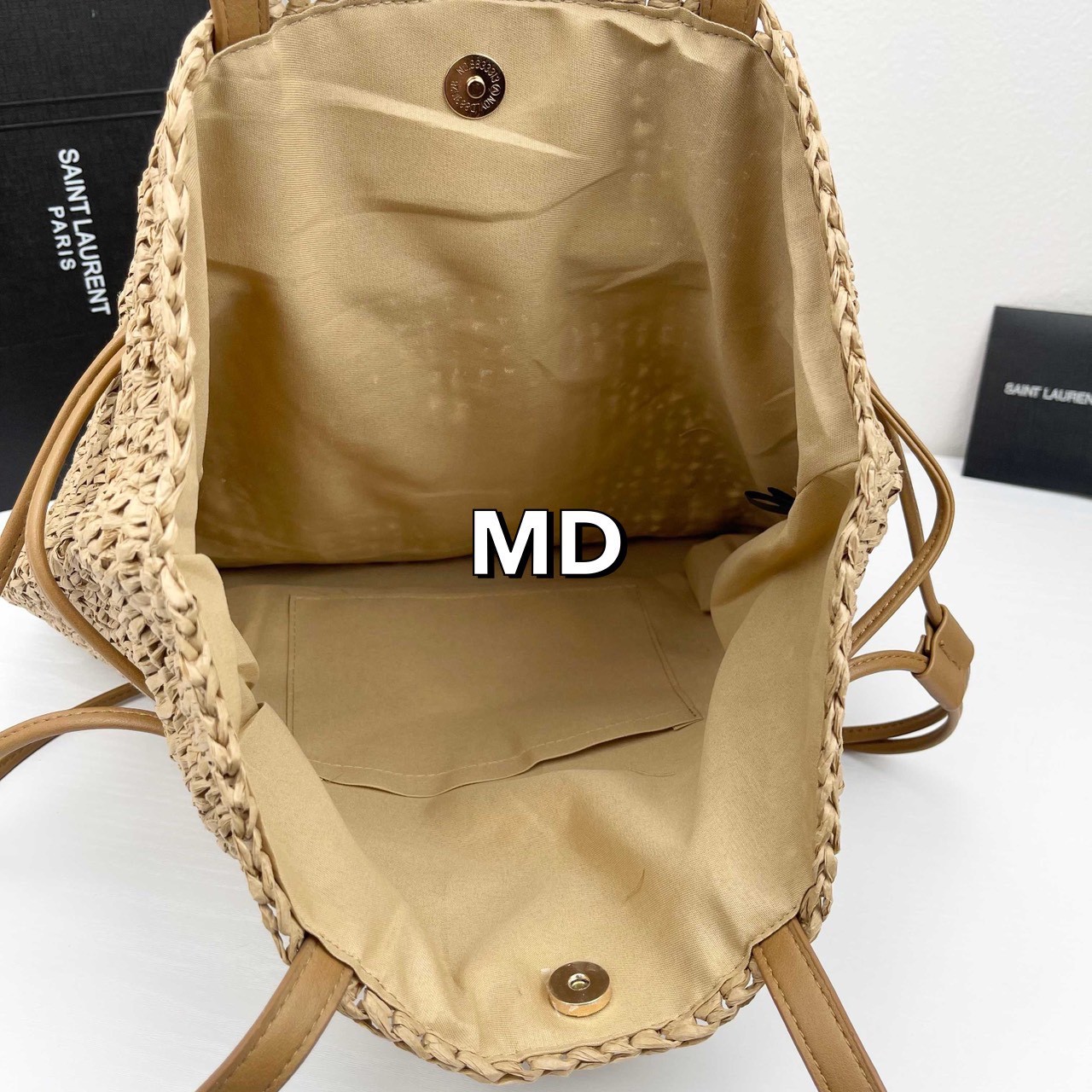 YSL Raffia crochet Icare maxi shopper bag กระเป๋าสะพายทรงโท้ทงานถักโครเช จะกี่รุ่นก็แรงไม่ไหว! ทรงสวยใบใหญ่ รูปทรงยืดหยุ่น ใส่ของได้แบบจุใจ เป็นไอเท็มที่สามารถหยิบมาใช้ได้ง่ายในทุกวัน