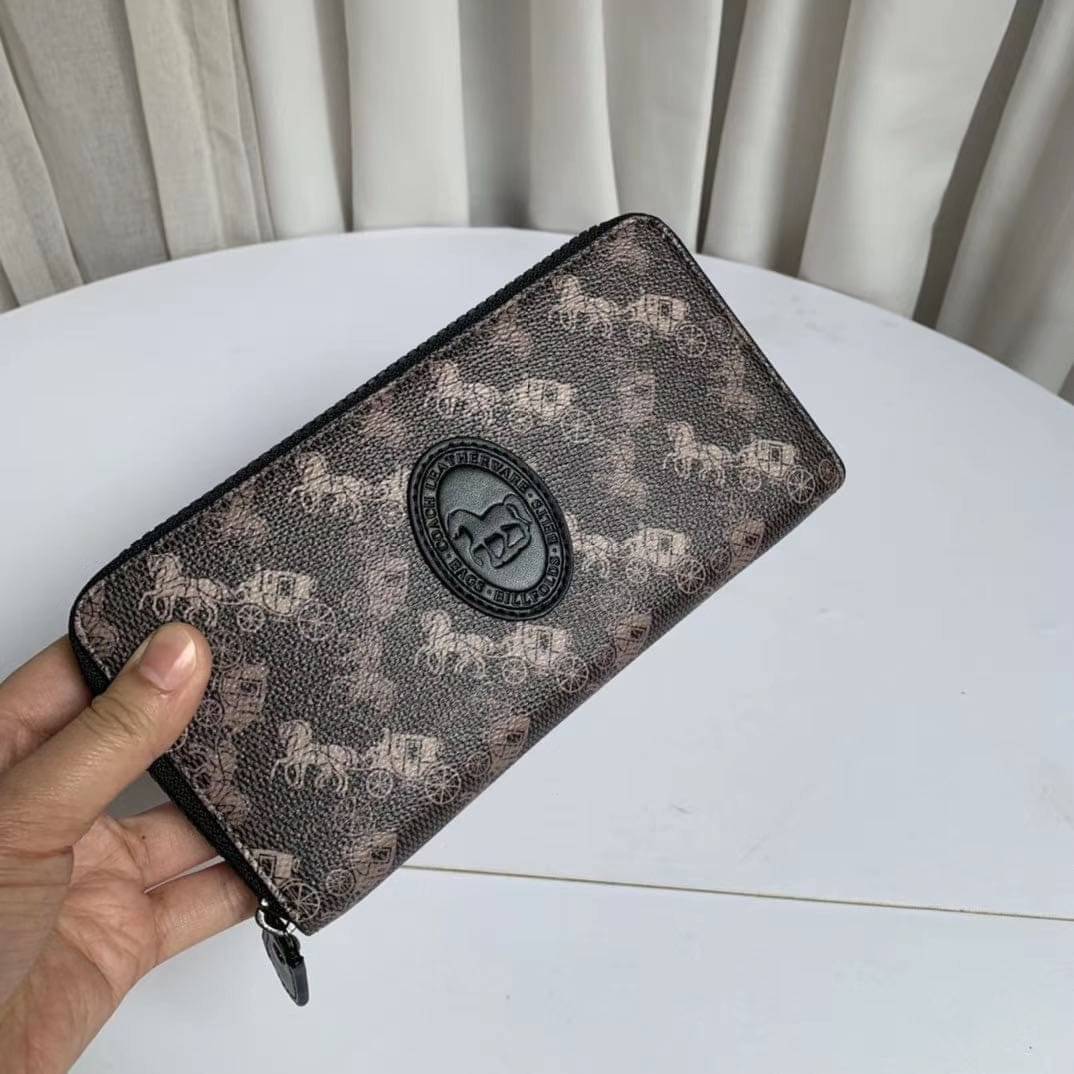 COACH Accordion Zip Wallet in Signature Coated with Leather กระเป๋าสตางค์ใบยาว เปิด-ปิดกระเป๋าด้วยซิปรอบ ด้านในมีช่องใส่บัตร ช่องใส่ธนบัตร และช่องซิปใส่เหรียญค่ะ