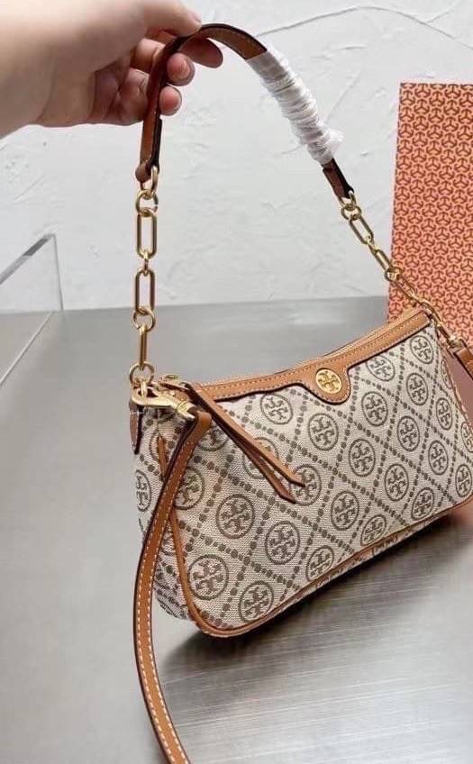 TORY BURCH T MONOGRAM JACQUARD SHOULDER BAG กระเป๋าสะพายข้าง Tory 😍😍 ใบเล็กซิปบน ลายT โมโนแกรม อะไหล่ทองมาใหม่ มาพร้อมสายสะพายยาว2 สาย งานจริงสวยทุกมุมงานปั้มแบรนด์ทุกจุด