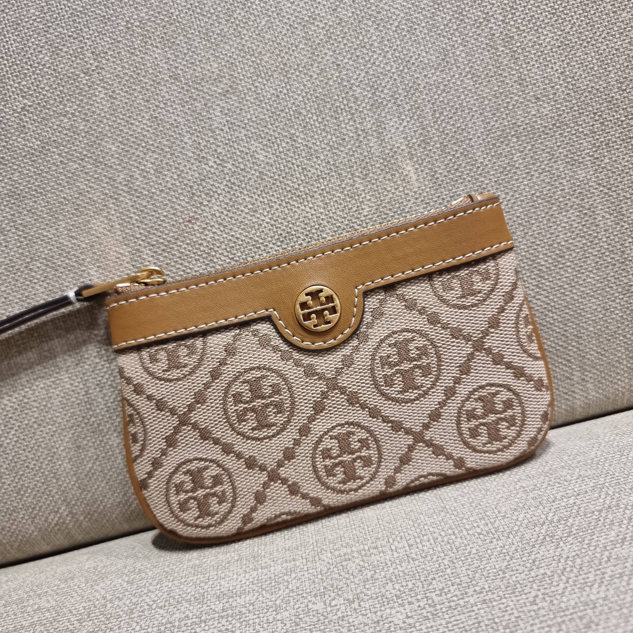 TORY BURCH T MONOGRAM CARD CASE KEY RING ใหม่ล่าสุด กับกระเป๋าเอนกประสงค์สำหรับถนอมบัตร น่ารัก คิ้วท์ๆ ใบจริงน่าใช้มาก