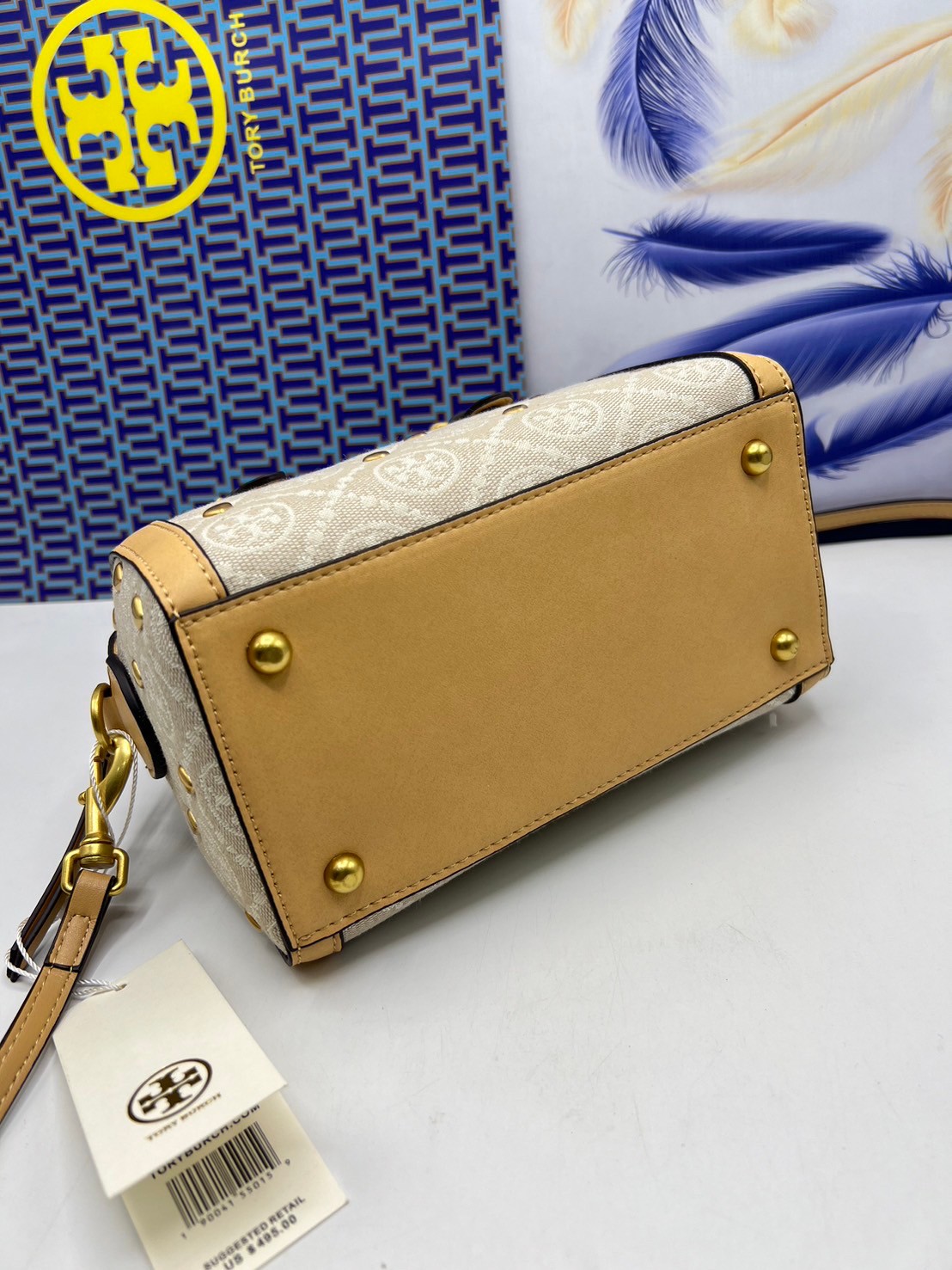 TORY BURCH T MONOGRAM Mini Jacquard Wine Barrel Bag ivory multi heart shape / Tory Boston Bag กระเป๋าทรงหมอนบอสตั้นแต่งหัวใจสีทองสวยหรู น่ารักรุ่นใหม่ล่าสุด เกรดท็อปออริ เทียบแท้ 1:1 เกรดดีสุด ใช้งานต่างประเทศได้