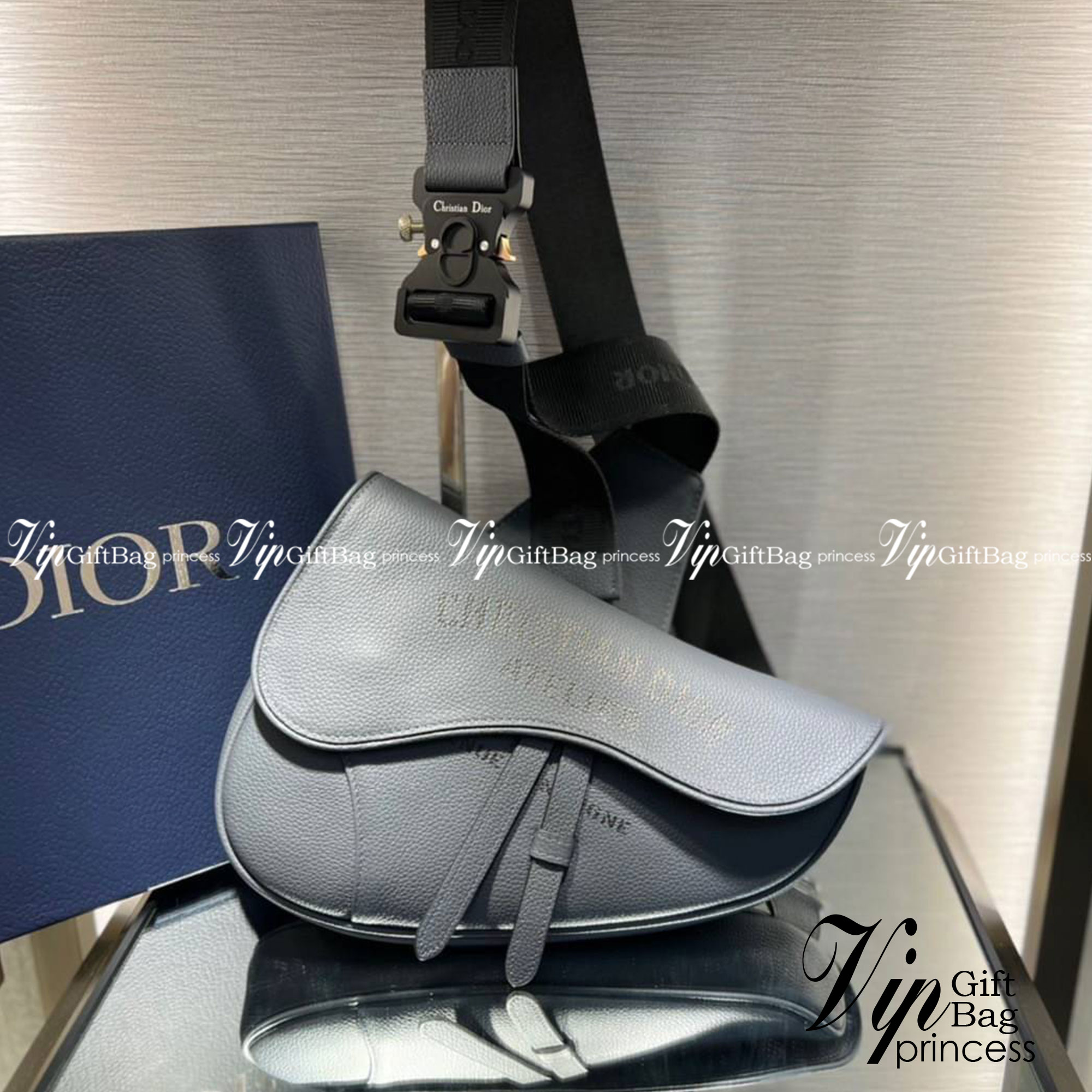 Dior Saddle Atelier bag / DIOR DARK GRAY GRAINED CALFSKIN WITH ATELIER SIGNATURE SADDLE BAG / Dior men saddle bag เกรดเทพออริจินอล หนังแท้ ภาพถ่ายจากสินค้าจริง ใช้งานต่างประเทศได้