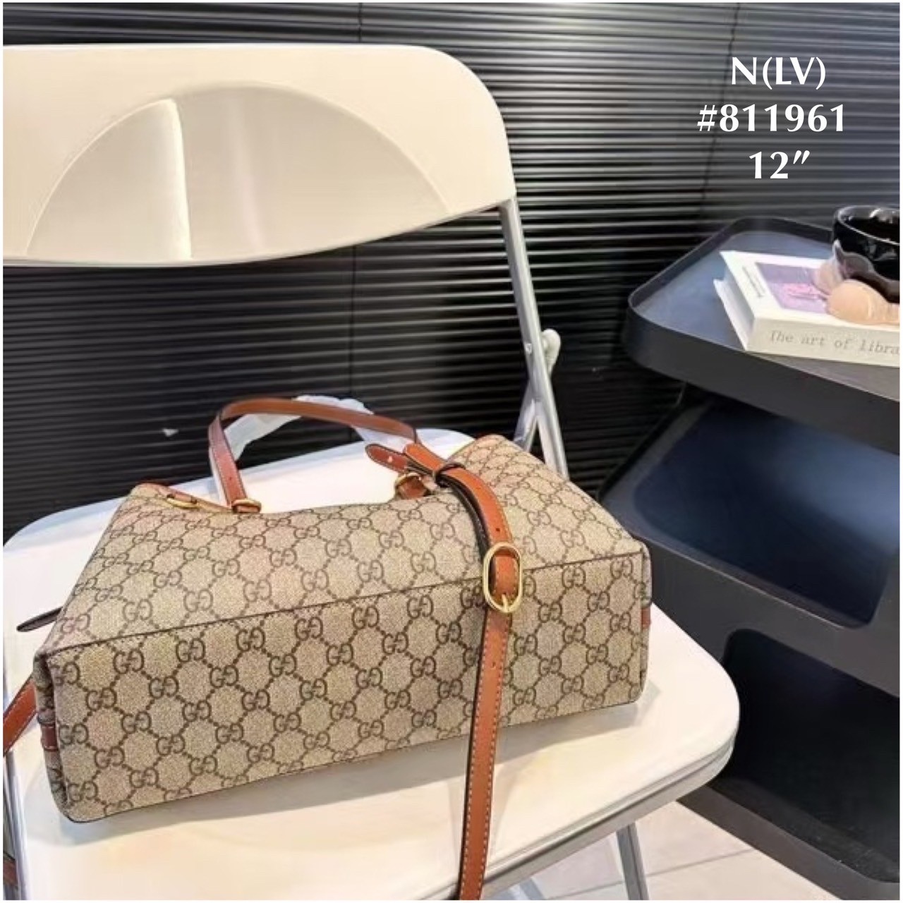 GUCCI GG Emblem small tote bag กระเป๋าสะพายทรงโท้ท มีสายสะพายไหล่และสะพายข้าง ปรับใช้งานได้แบบไม่มีเบื่อ ขนาดกำลังสวย ใส่ของได้แบบจุกๆ