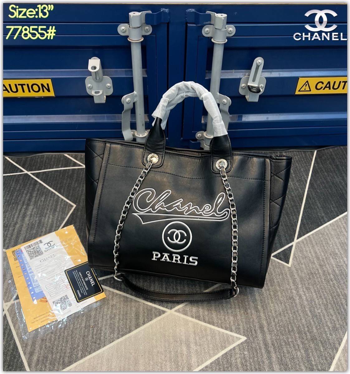 CHANEL shopping bag / Chanel Tote Bag งานหนังทั้งใบ หน้าปักโลโก้ Chanel Paris สวยคลาสสิก ใช้งานได้หลายโอกาส ภายในโล่งกว้าง จุของได้เยอะ พร้อมส่งที่ไทย ภาพถ่ายจากงานขายจริง ใช้งานต่างประเทศได้