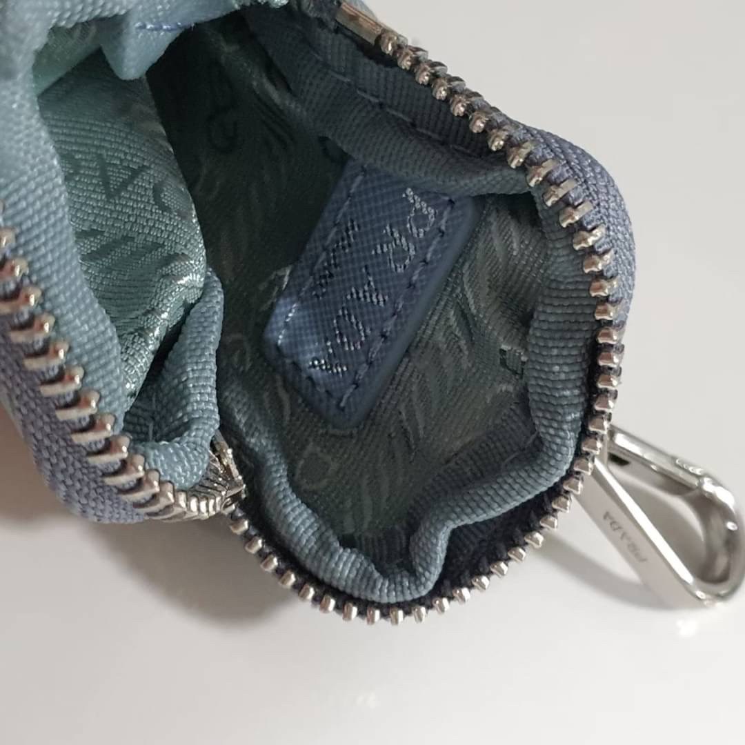 BEST SELLER!! **กำลังมาแรงมากค่ะ กับแบรนด์ PRADA ใบเดียวคุ้มมากค่ะ อุปกรณ์ ครบชุด **ซื้อ1ได้ถึง3ไอเท็ม ทั้งสายยาว และกระเป๋าใส่เหรียญ และป้ายแท็คหนัง อย่างดี **อะไหล่ปั้มแบรนด์แท้ทุกจุด วัสดุทำจากผ้า Nylon อย่างดี กันน้ำได้ อยู่ทรงสวย สามารถใส่กระเป๋าตังค