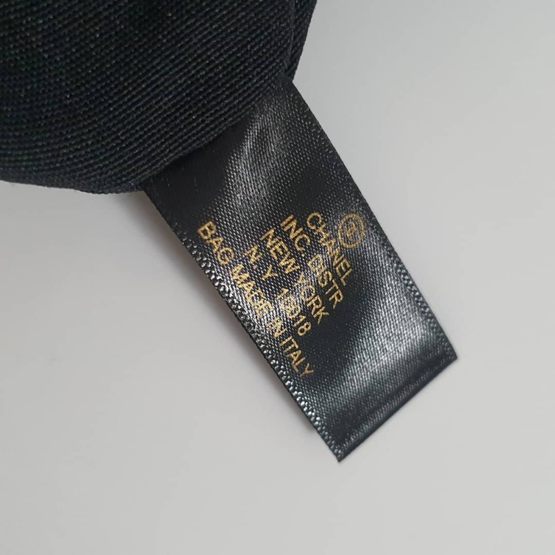 Chanel classic mini quilted with leather chain / CHANEL VIP GIFT CROSSBODY CHAIN BAG / Chanel Phone Bag กระเป๋าทรงสะพายข้าง ที่กำลังมาแรงมาในตอนนี้ ตัวกระเป๋าเป็นกระเป๋าสตางค์หนังพียูพรีเมี่ยม อะไหล่ทองทั้งใบ ด้านหน้าประดับโลโก้ CC สุดหรู