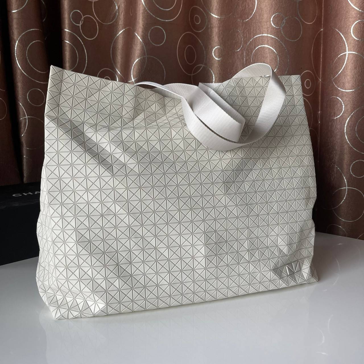 VIP 】Bao Bao Issey Miyake Cart Tote Bag พร้อมส่งที่ไทย รุ่นใหม่ล่าสุด สามารถใช้ได้ทั้งผู้หญิงกับผู้ชาย เบาสบายจุของได้เยอะสามารถทนทานต่อน้ำหนักได้สูงใช้งานได้ยาวๆเลยค่ะ