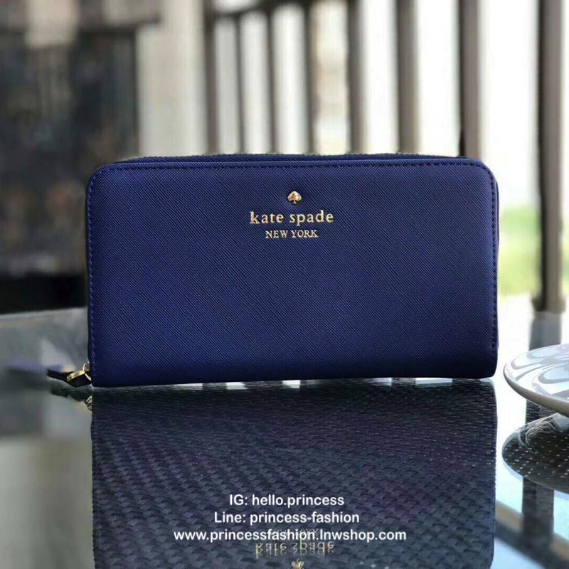 KATE SPADE LONG WALLET กระเป๋าสตางค์ใบยาวรุ่นใหม่ล่าสุดหนัง Saffiano สไตล์ PRADA สวยน่าใช้ ภายในมีช่องซิป1ช่อง และช่องใส่บัตรหลายช่อง ใส่เหรียญ บัตรได้เยอะ ตัวจริงสวยน่าใช้มากค่ะ