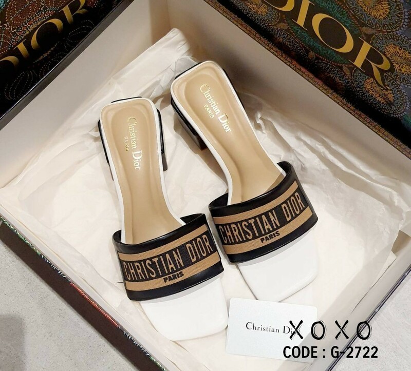 Christian dior รองเท้า งานสวม สวยเก๋ ดูแพงเกินราคาขาย สวมใส่ง่าย งานเรียบร้อย ส้นทรง 6 เหลี่ยม ใช้งานจริง ใส่สบาย ทรงตัวไม่เมื่อย