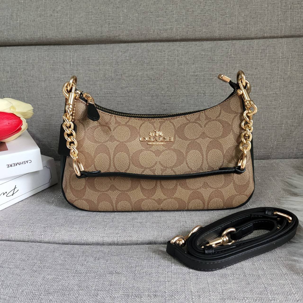 พร้อมส่งครบสี สวยทุกสีเลยค่า😘 ((CA173//CA209//CA548)) COACH TERI SHOULDER BAG 🔹กระเป๋าทรงพอช ในรูปแบบหนังแท้ หนังนิ่มสวยมากค่ะ
