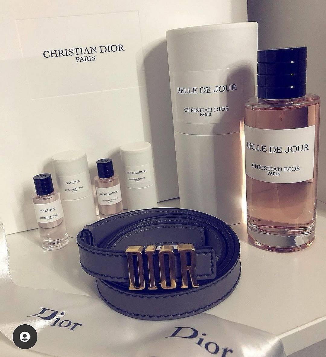 "Dior" Belts 3D Logo VIP Gift With Purchase GWP พรีเมี่ยมกิ๊ฟ Limited จาก Christian Dior Perfume Dutyfree Counter ดีไซน์สุดคลาสสิคหัวเข็มขัด Vintage วัสดุ 3D Gold Metal สายหนังแท้สีดำปรับระดับได้ Black & Gold เข้าได้กับทุกลุ๊คทุกสไตล์การเเต่งตัว