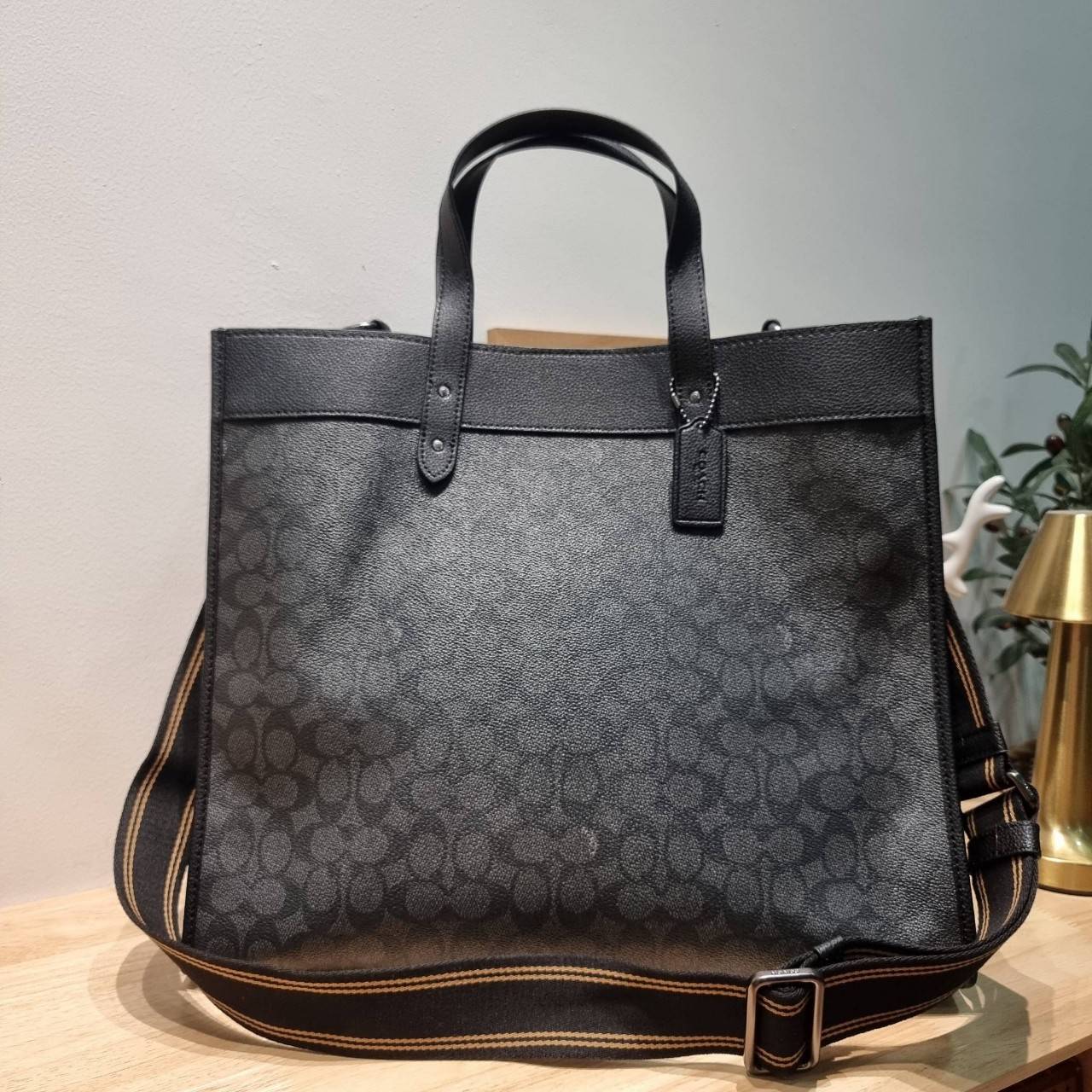 COACH FIELD TOTE IN SIGNATURE CANVAS C7674 กระเป๋าทรงโท้ท ไซส์ใหญ่ภายในโล่งกว้าง เกรดท็อปออริ เกรดดีสุด สลับแท้ 1:1