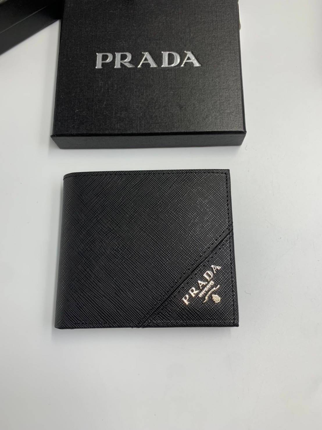 VIP หนังแท้ 】PRADA Saffiano Bifold Wallet logo plaque bi-fold men wallet