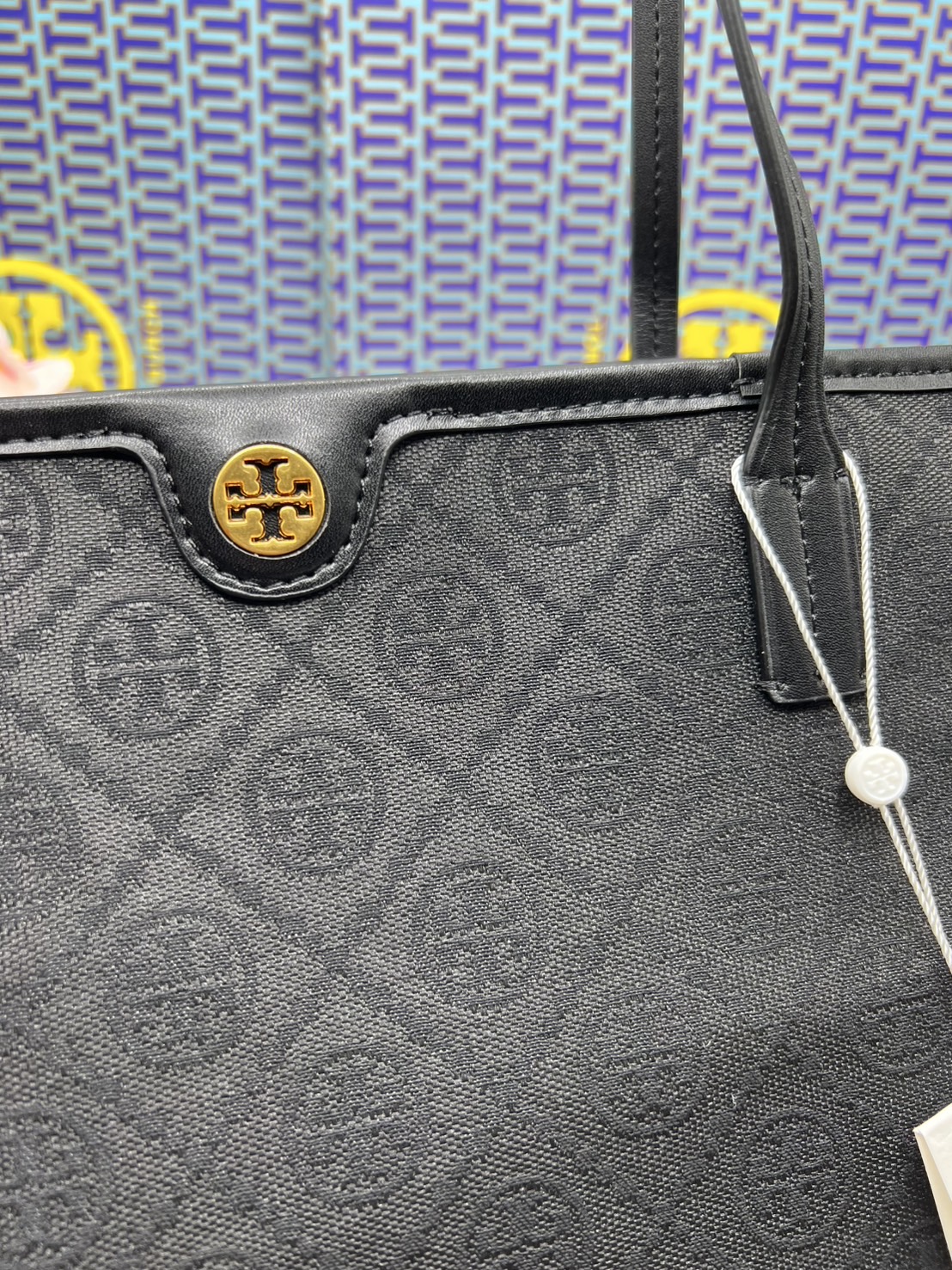 ORI หนังแท้ | Tory Burch T Monogram zip tote bag กระเป๋าทรงโท้ทใบใหญ่ทรงกว้างพร้อมใบเล็กเข้าเซ็ท งานผ้าแจ็คการ์ดตัดขอบหนัง เดอะเบสท์ เซลเลอร์!!