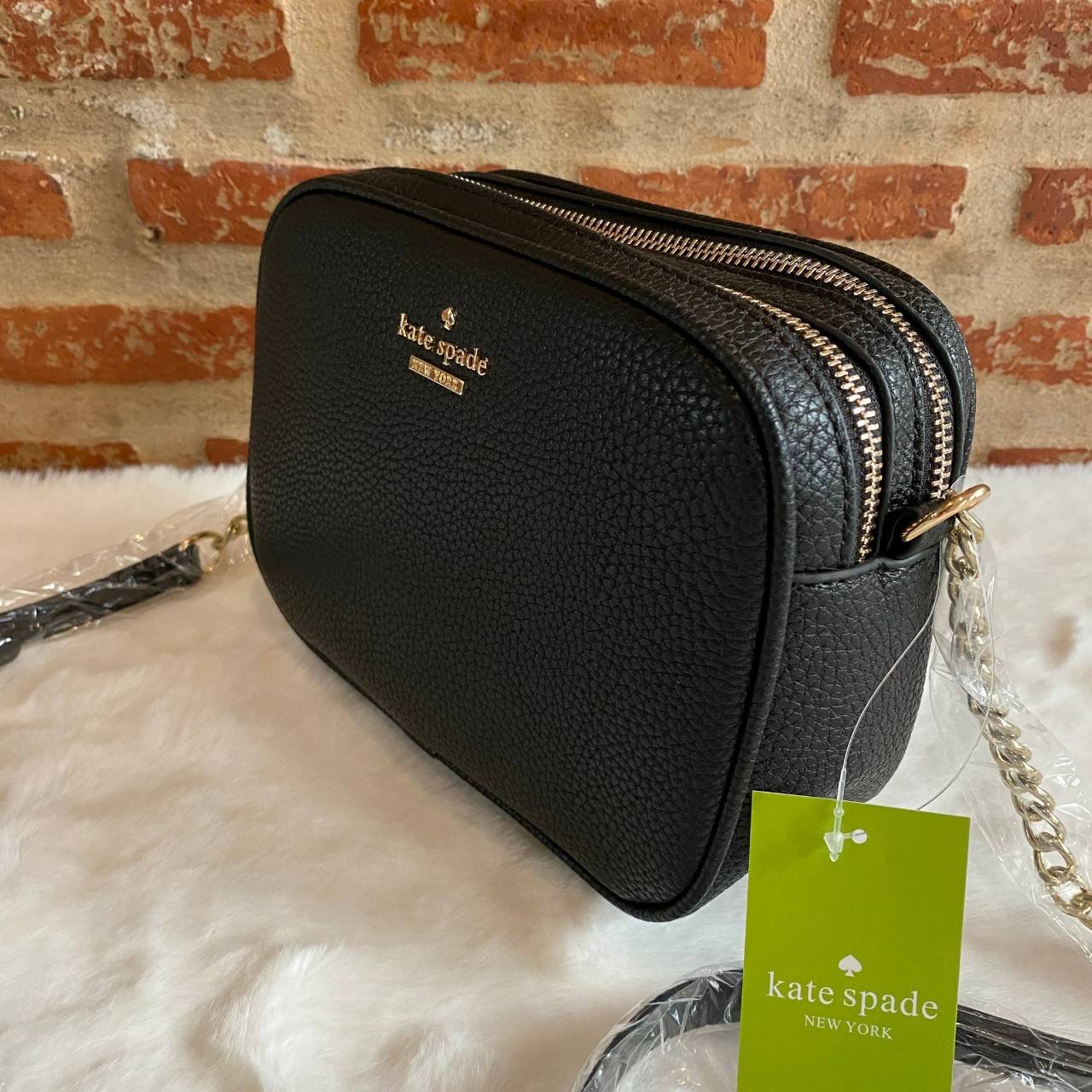 ของแท้ Kate Spade New York Mini Leather Shoulder Bag กระเป๋าสะพายขนาดมินิหนังสวยหรูอยู่ทรงด้านหน้าประดับโลโก้สีทอง