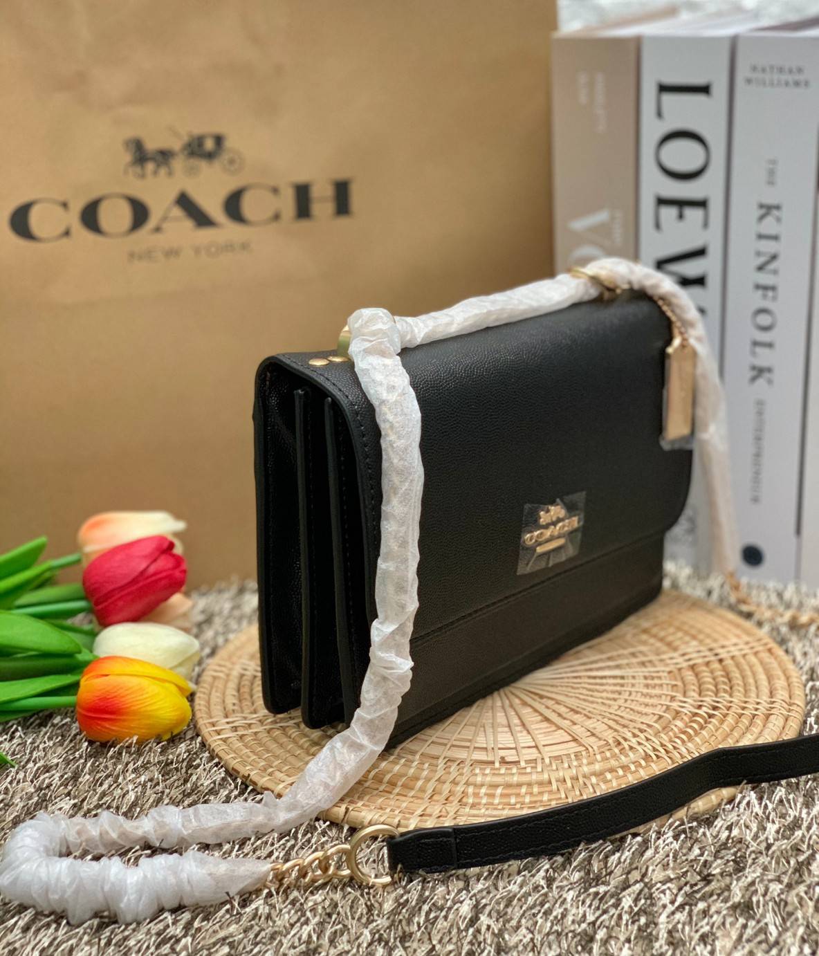 พร้อมส่งถึง8สี ห้ามพลาดค่ะ! COACH KLARE CROSSBODY BAG ((91019//91174//90400//1424//90635)) พร้อมส่งที่ไทย กระเป๋าสะพายครอสบอดี้ร์หรือสามารถทบเป็นสายคู่คล้องไหล่ได้ด้วยค่ะ หนังแท้ แต่ละสีทำลายหนังได้สวยงามแตกต่างกันออกไปนะคะ ✔️ห้อยด้วยป้ายแบรนด์แบบโ