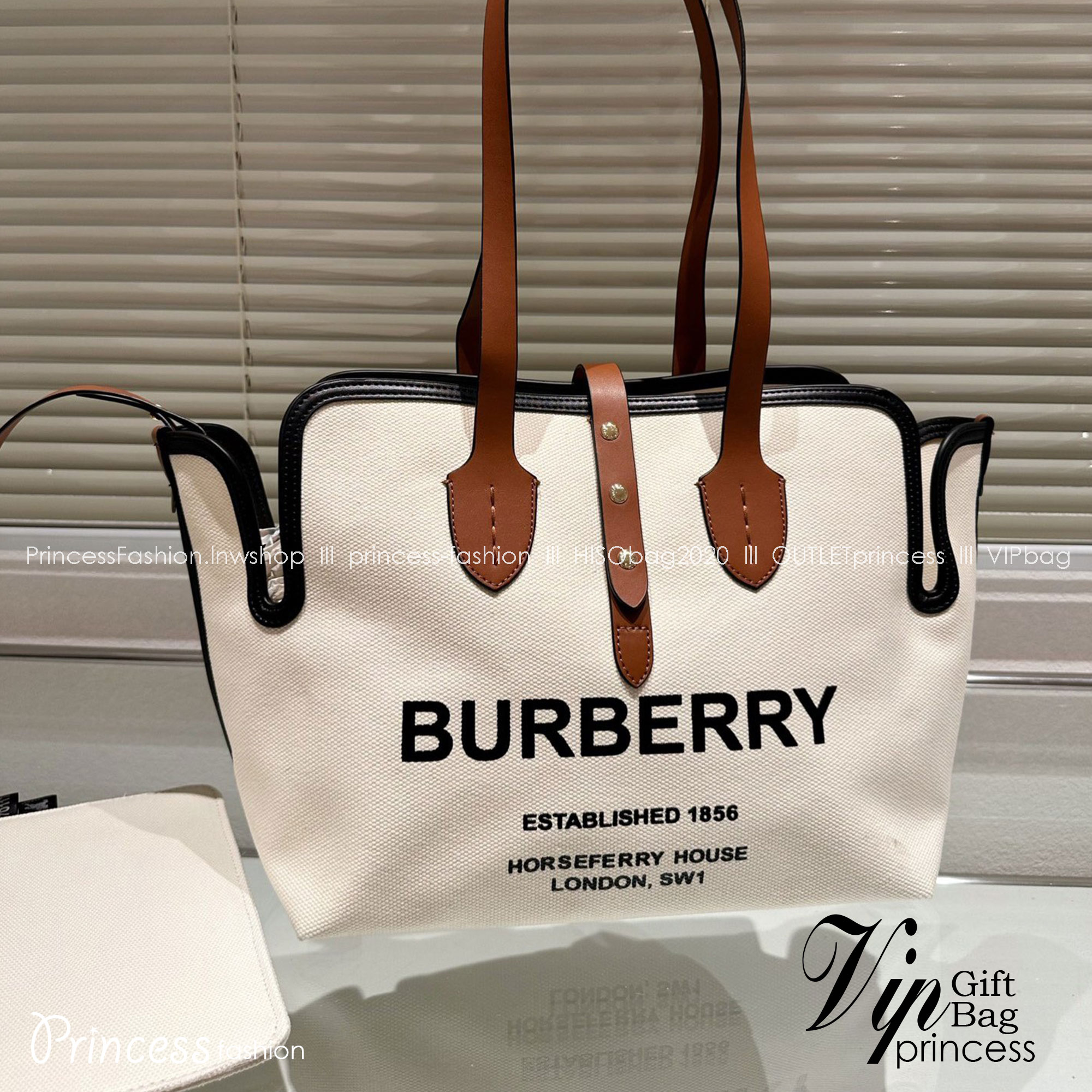 BURBERRY FRAGRANCES TOTE BAG พร้อมส่งรุ่นใหม่!! BURBERRY LARGE LONDON TOTE BAG IN WHITE / Burberry Canvas Logo Tote Bag กระเป๋าสะพายไหล่ทรงช้อปปิ้ง ทรงคลาสสิค ฮิตตลอดกาล
