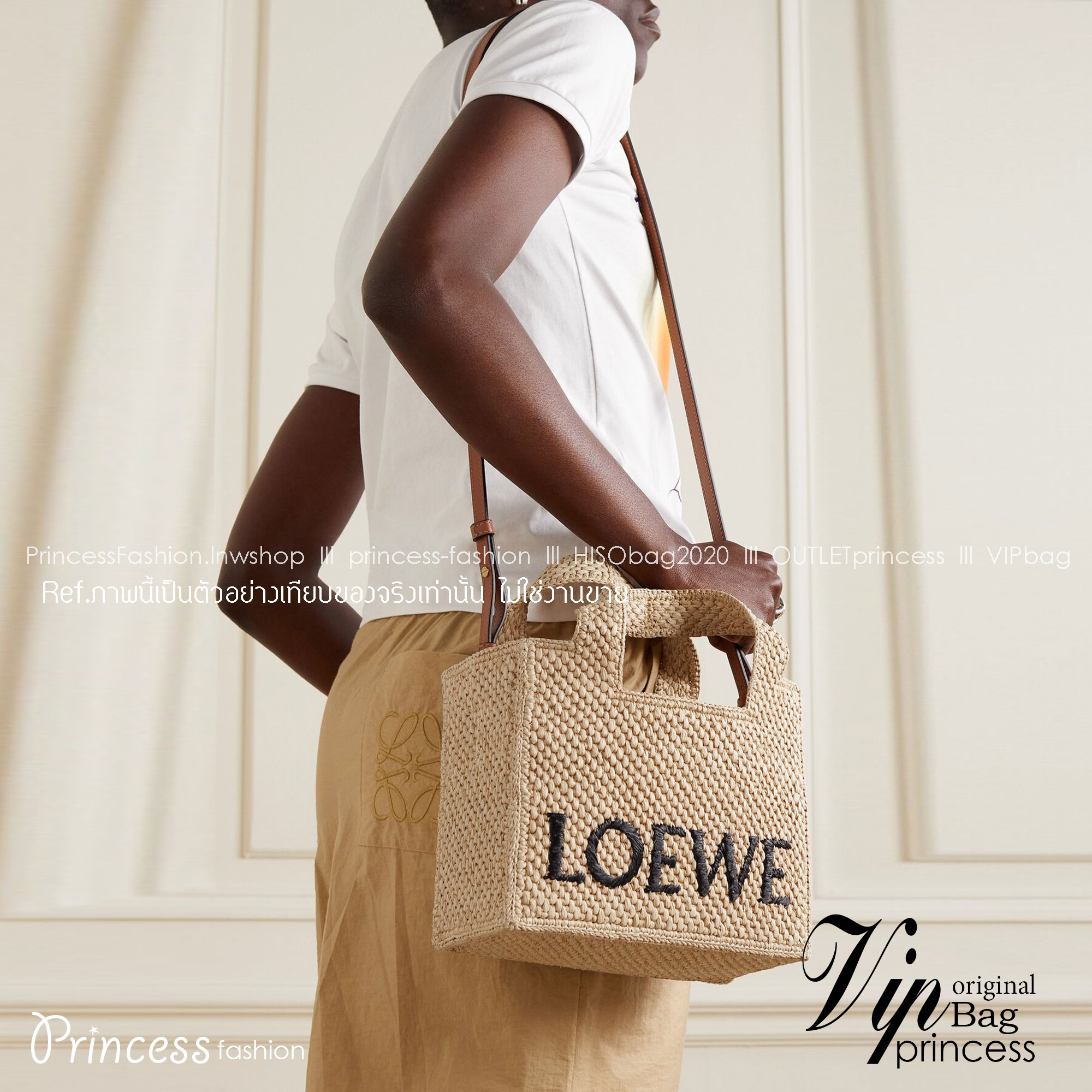 LOEWE logo raffia tote bag / Loewe Tote Bag กระเป๋าโท้ท รูปทรงสวยงามสานเต็มใบ และยังโดดเด่นด้วยโลโก้ สีโทนอุ่น ทำให้ไอเท็มนี้ ภายในกระเป๋าใหญ่โล่งกว้าง ใบนี้เหมาะกับสายแฟชั่นมากๆ