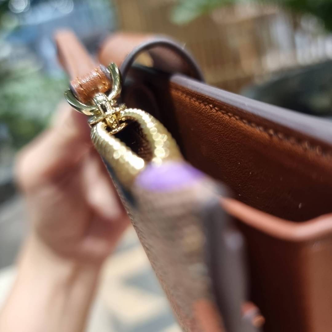 COACH C9944 TECH WALLET IN RAINBOW SIGNATURE CANVAS ดีไซน์ใหม่ คอลเลคชั่นสวยหรู กระเป๋าสตางค์พร้อมสายคล้องมือ ง่ายต่อชีวิตมากจ้า!! มันดี มันพร้อม มันสวยจริงจัง!! ใส่ได้ทั้งบัตร และโทรศัพท์ก็ใส่ได้ทุกรุ่น แถมยังมีช่องซิปแยกไปอีก ช่องเยอะไม่ต้องห่วงจริงๆ วั