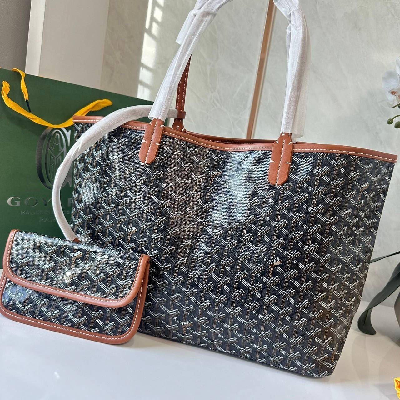 พร้อมส่ง 5 สี PM GOYARD ANJOU PM REVERSIBLE TOTE BAG / Goyard tote bag กระเป๋าทรงโท้ทใบใหญ่ เกรดไฮเอน 1:1 ใช้งานต่างประเทศได้ ภาพถ่ายจากงานขายจริง