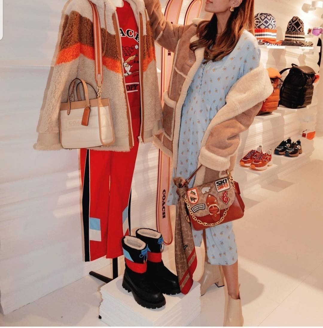 OUTLET 】COACH BEAT SHOULDER BAG IN SIGNATURE CANVAS WITH PATCHES (C6837) ไหวมั้ยเนี้ย!! สวยฟาดอีกแล้วนะยูวว 🤩🌺คอลเลคชั่นใหม่สุดปัง อลังเวอร์!//กระเป๋าถือ สะพายไหล่ลาย SIGNATURE ตกแต่งความเก๋ด้วยแผ่นแปะลวดลายที่มีเฉพาะจาก COACH คอลเลคชั่นนี