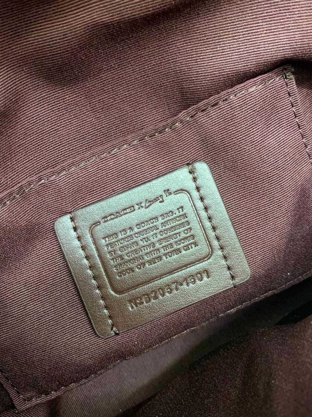 ของแท้ 💯% ได้ไปไม่ผิดหวังแน่นอนค่ะ! 📌Limited edition!! COACH REXY X GUANG YU CROSBODY BAG ((1501))