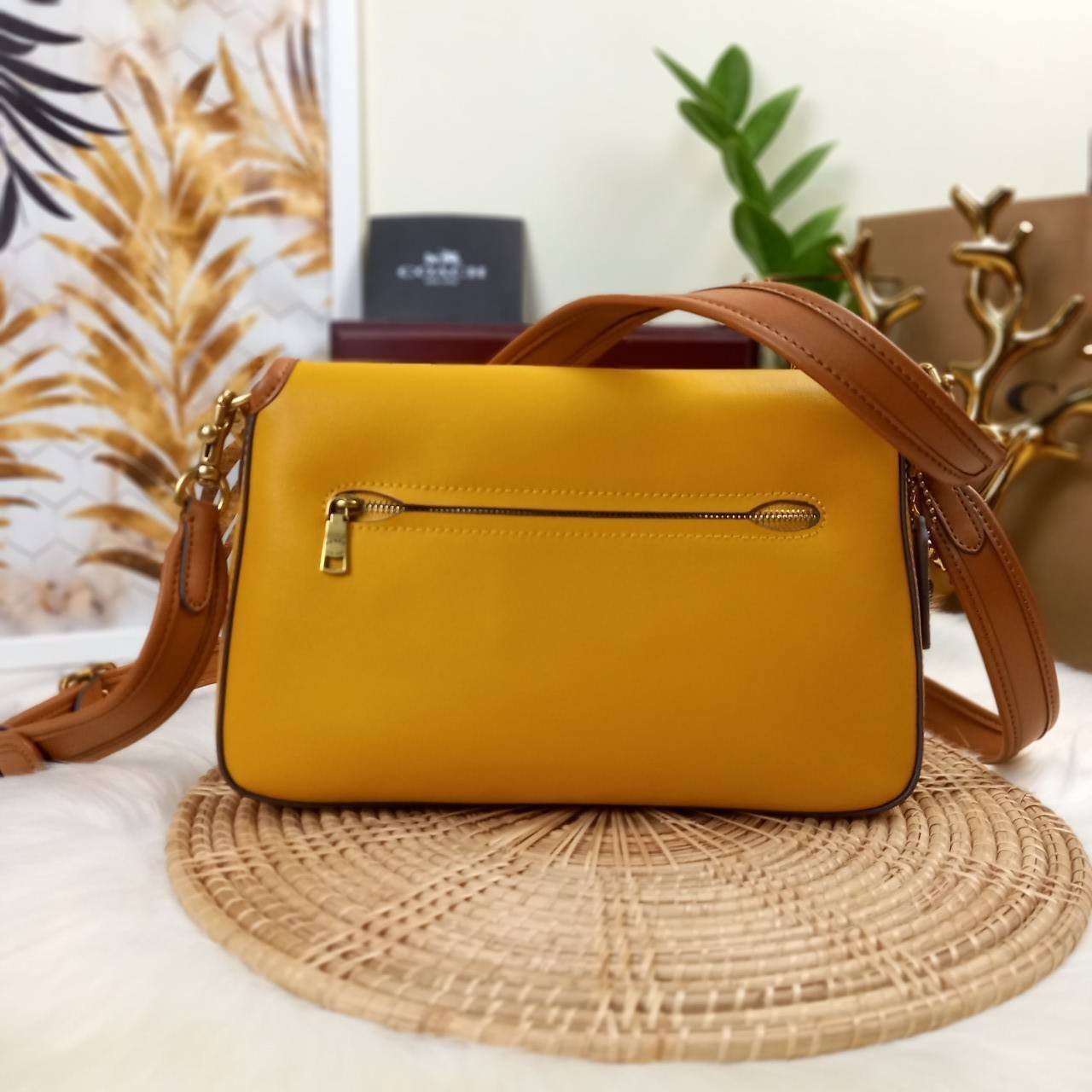 COACH SOFT TABBY SHOULDER BAG (C4823//C5261) กระเป๋าถือ กระเป๋าสะพาย ที่ใครๆก็เข้าถึงได้ หรูหรา คลาสสิค ลุคเรียบร้อย แต่ความสวยไม่น้อย! ดาเมจความลุคผู้ดีรุนแรงมาก!!เกินต้าน!!// วัสดุหนังแท้ทั้งใบ หนังเรียบ หนังนิ่มมากๆ อยู่ทรงสวยมากๆด้วย// ด้านในโล่งกว้าง