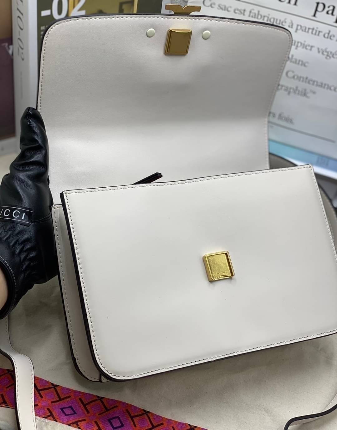 Tory Burch 75003 Eleanor Medium Convertible Shoulder Bag พร้อมส่งที่ไทย อีกรุ่นที่น่าครอบครองมากๆค่ะ กระเป๋าสะพายข้างและทบสายเป็นคล้องไหล่ได้ หนังแท้ชั้นดี ใช้ได้กับทุกๆโอกาส ห้ามพลาด ก่อนหมดนะคะ!!