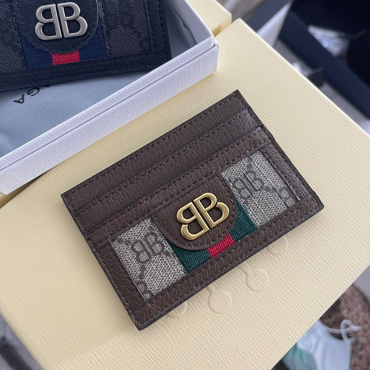 หนังแท้ Gucci X Balenciaga Card Holder The Hacker Project มาแล้วจ้า ฮิตมาก อย่าตกเทรนน้าา ใช้ได้ทั้งหญิงชาย งานหนังแท้สวยมากค่ะ ยิ่งใช้หนังยิ่งสวย พร้อมส่งที่ไทย ภาพสินค้าถ่ายจากงานขายจริง ใช้งานต่างประเทศได้