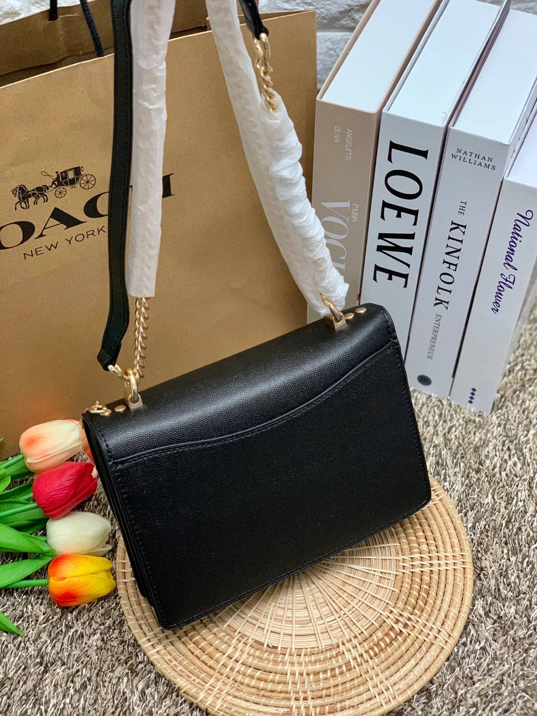 พร้อมส่งถึง8สี ห้ามพลาดค่ะ! COACH KLARE CROSSBODY BAG ((91019//91174//90400//1424//90635)) พร้อมส่งที่ไทย กระเป๋าสะพายครอสบอดี้ร์หรือสามารถทบเป็นสายคู่คล้องไหล่ได้ด้วยค่ะ หนังแท้ แต่ละสีทำลายหนังได้สวยงามแตกต่างกันออกไปนะคะ ✔️ห้อยด้วยป้ายแบรนด์แบบโ