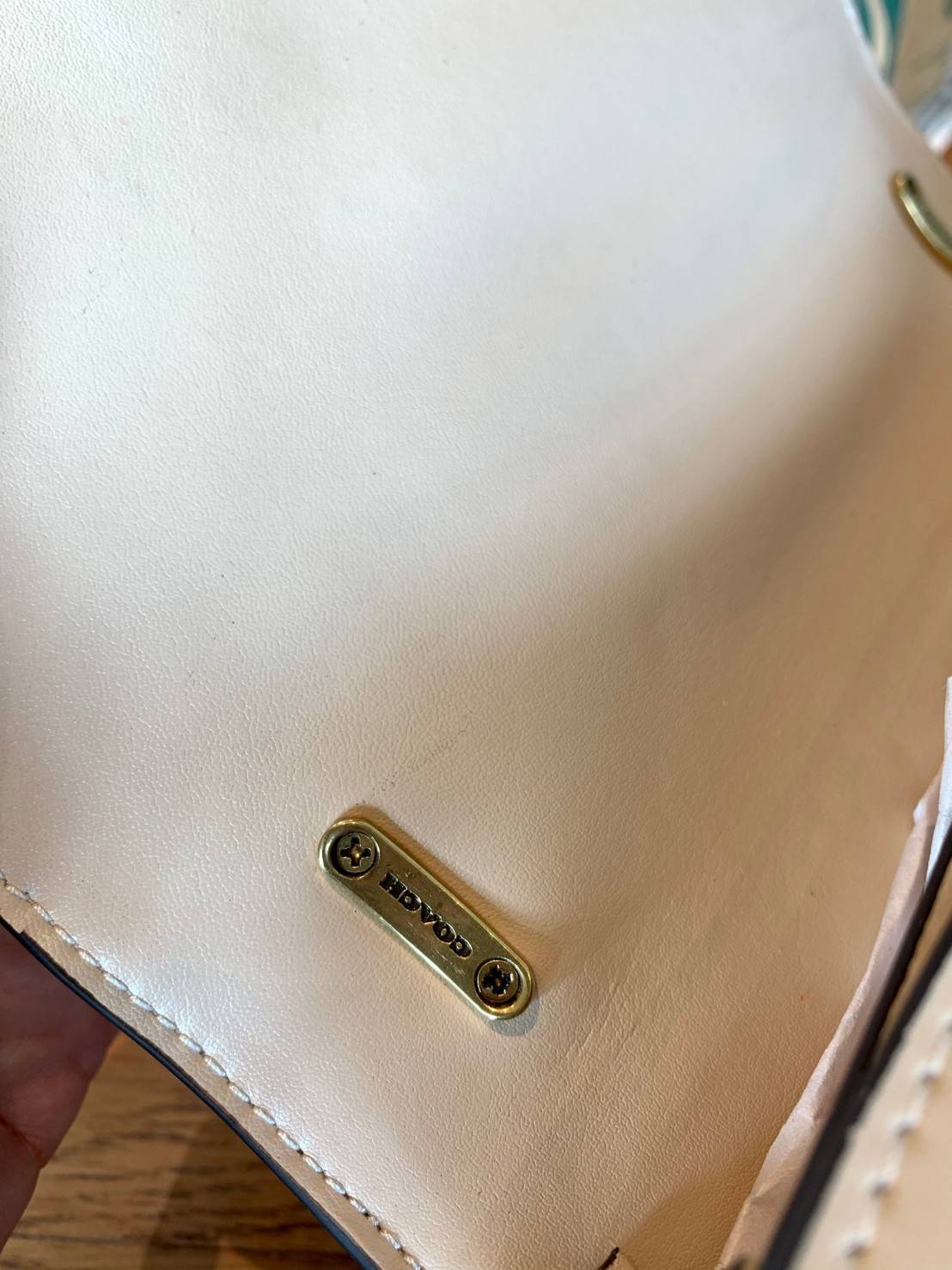 COACH ALIE SADDLE BAG IN SIGNATURE JACQUARD (C4694//C3464) New item!! กระเป๋าสะพายทรง saddle ดีไซน์วินเทจย้อนยุค แฝงความหรูในตัวด้วยอะไหล่สีทองเหลือง โดดเด่นไม่ซ้ำใครแน่นอน วัสดุผ้า jacquard สลับหนังแท้ ภายในเป็นช่องโล่ง มาพร้อมสายสะพายครอสบอดี้ ที่สามารถ