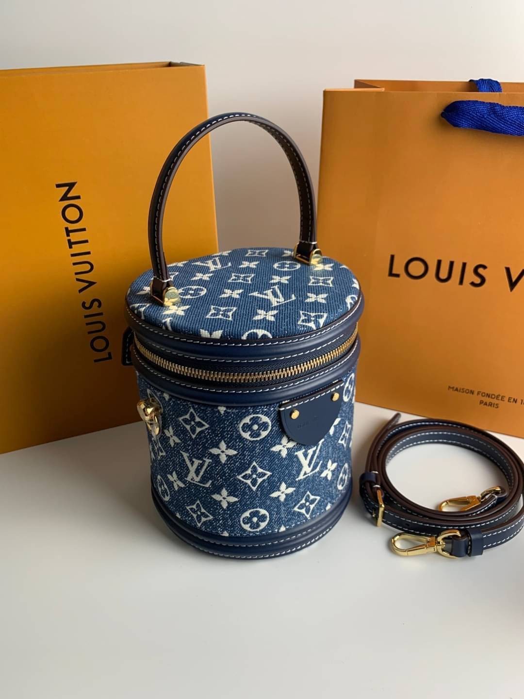 ORI Louis Vuitton Cannes / LV CANNES เกรดออริจินอลเทพ สินค้าจริงตามรูป เนื้องานสวยงาม หนังแท้ พร้อมส่งที่ไทย