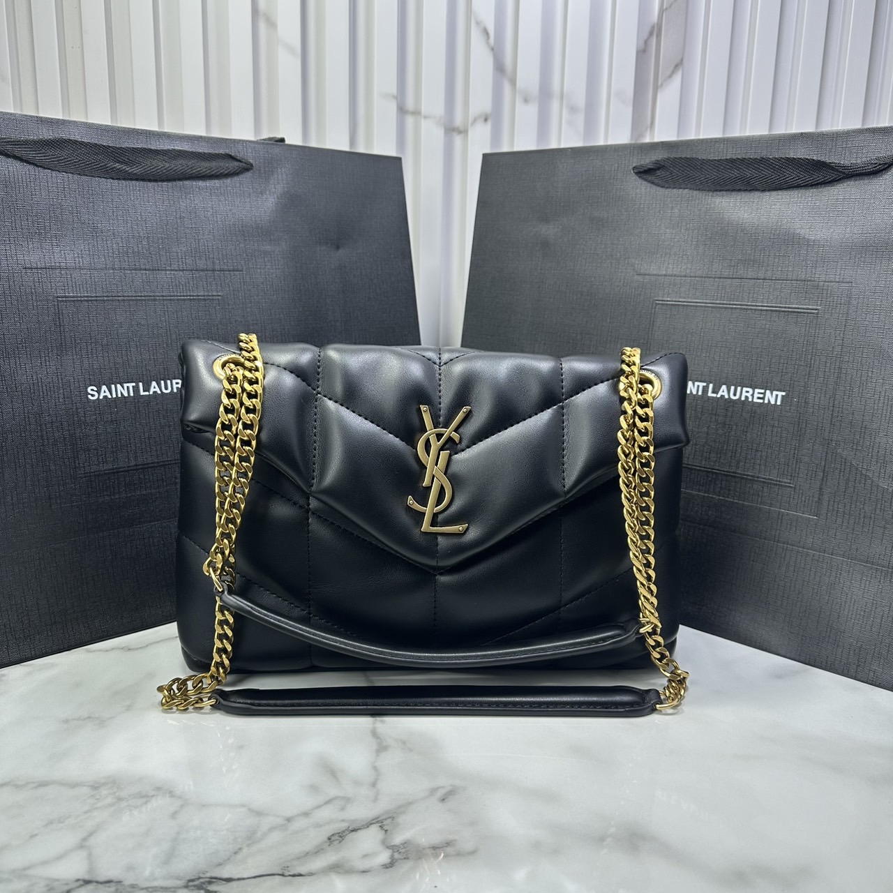 ORI หนังแท้ | 28cm YSL PUFFER SMALL in Nappa leather กระเป๋าสะพายรุ่นยอดนิยม ทรงสวย ใช้ได้บ่อยไม่มีเบื่อ วัสดุหนังสัมผัสนิ่มมือ ดีไซน์เรียบหรู ดูแพง สะพายได้หลากหลาย