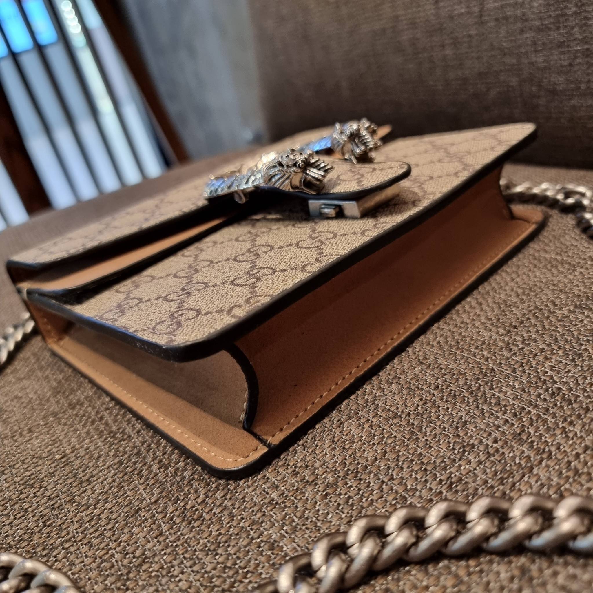 Gucci Mini Dionysus GG Shoulder Bag น้องมินิ ไซส์เล็กสุดเลิศ จัดให้แล้วจ้า!! ฮอตสุดไม่มีใครเกิน สวยจริงไม่ทิพย์!! GC CROSSBODY BAG WITH GWP สุดคุ้มกับกระเป๋าสะพายรุ่นที่สาวๆต้องไม่พลาด!! ดึงดูดและสะกดสายตาด้วยอะไหล่ดีเทลหรูรูปหัวสิงโต วัสดุหนังแคนวาส ทนทา