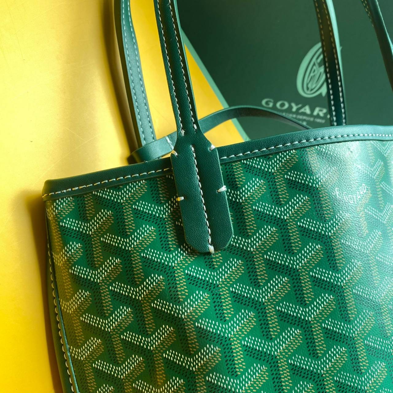 ori GOYARD saint louis mini tote reversible bag / GOYARD ANJOU TOTE MINI กระเป๋าทรงโท้ตมินิ ใช้ได้สองด้านเป็นหนังแท้เกรดดีทั้งใบ ทำให้การใช้งานได้ทนทานกว่า พิมพ์ลายคมชัด ขนาดกำลังน่ารัก ภายในโล่งกว้าง ใส่ของได้เยอะพอสมควรเลยค่ะ ดีไซน์ทรงสวยน่าใช้ แค่ถ