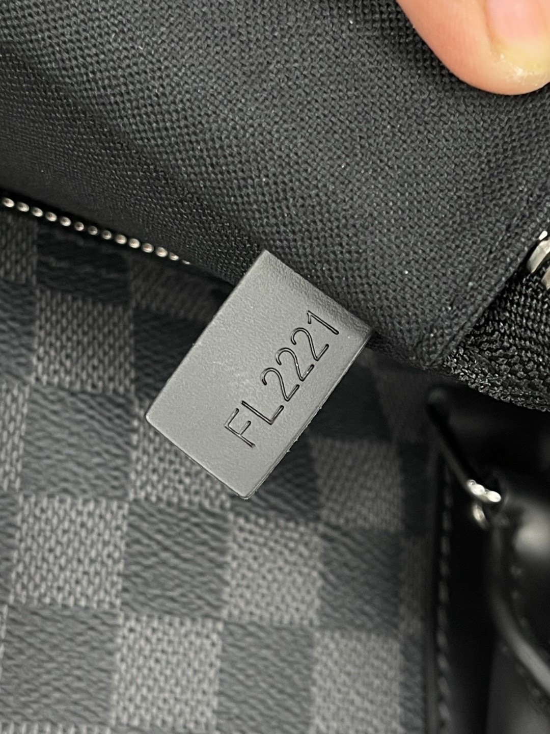 LV Keepall Bandoulière 45 Monogram Eclipse / Damier Graphite Canvas กระเป๋าเดินทางแบบดัฟเฟิล เป็นรุ่นที่เคียงข้างนักเดินทางรอบ สวยหรูโลกสง่างามตลอดกาล มีไว้ไม่มีเอาท์ เกรดท็อป ออริ เทียบแท้ 1:1 เกรดดีสุด
