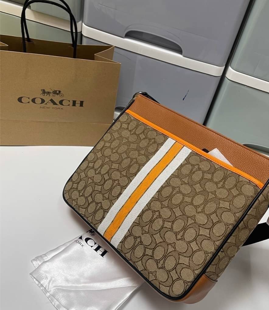 COACH Thompson Crossbody In Signature Jacquard With Varsity Stripe C5291 มี 2 สี พร้อมส่งที่ไทย