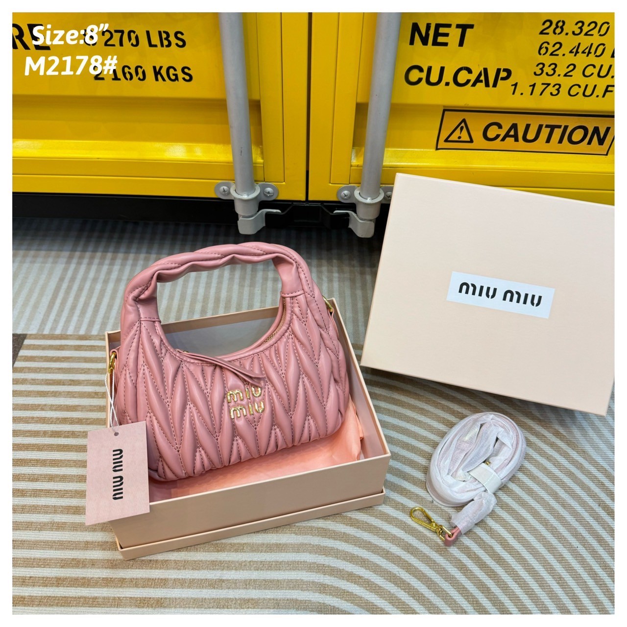 MIU MIU WANDER MATELASSÉ MINI HOBO BAG กระเป๋าถือ/กระเป๋าสะพายข้าง แบรนด์ดังจากอิตาลี ด้วยเอกลักษณ์ความโดดเด่น