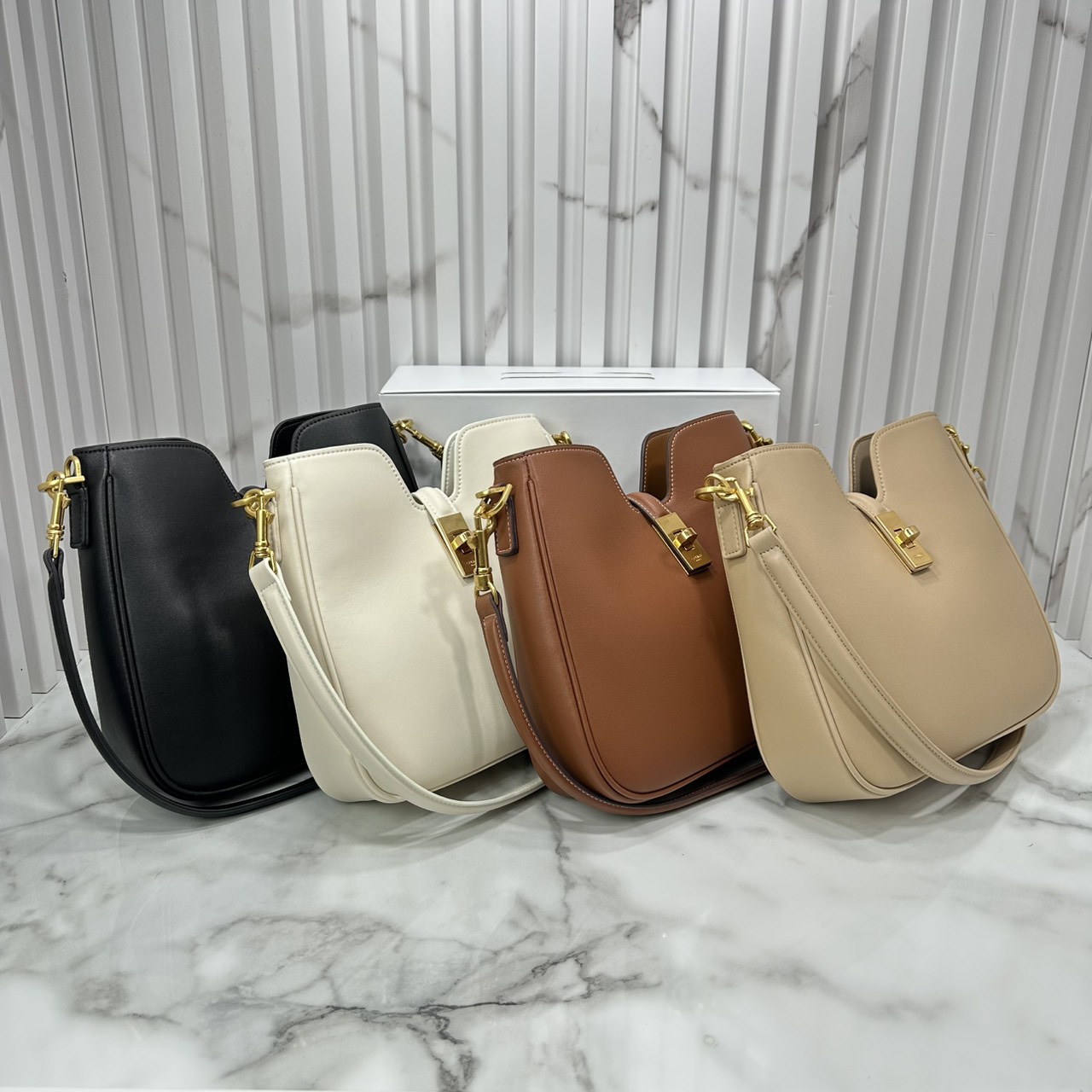 ORI หนังแท้ | CELINE SMALL CAMILLE 16 SOFT BAG IN SMOOTH LEATHER กระเป๋าสะพายรุ่นใหม่ล่าสุดของไลน์ 16 soft รูปทรงแบบโฮโบที่มาพร้อมดีไซน์ที่ใช้งานได้จริง หรูหราและโดดเด่น ฝาพับหนังกับตัวปิดแบบ Turnlock สีทองรูปทรงคล้ายอัญมณี