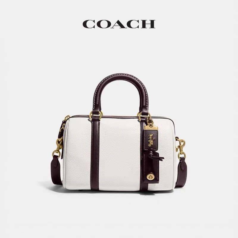 Coach ruby satchel 25 in colorblock C8530 / Coach Boston pillow bag ใหม่ก่อนใคร ไม่ต้องรอพรี! กับกระเป๋าทรงหมอนดีไซน์ใหม่ เพิ่มดีเทลความหรู มาพร้อมหูจับในตัว และสายสะพายครอสสีเข้ากับตัวกระเป๋า ภายในโล่งกว้าง ใส่ของได้สบายๆ จุได้แบบเน้นๆ ใบจริงมีเสน่ห์ดึงด